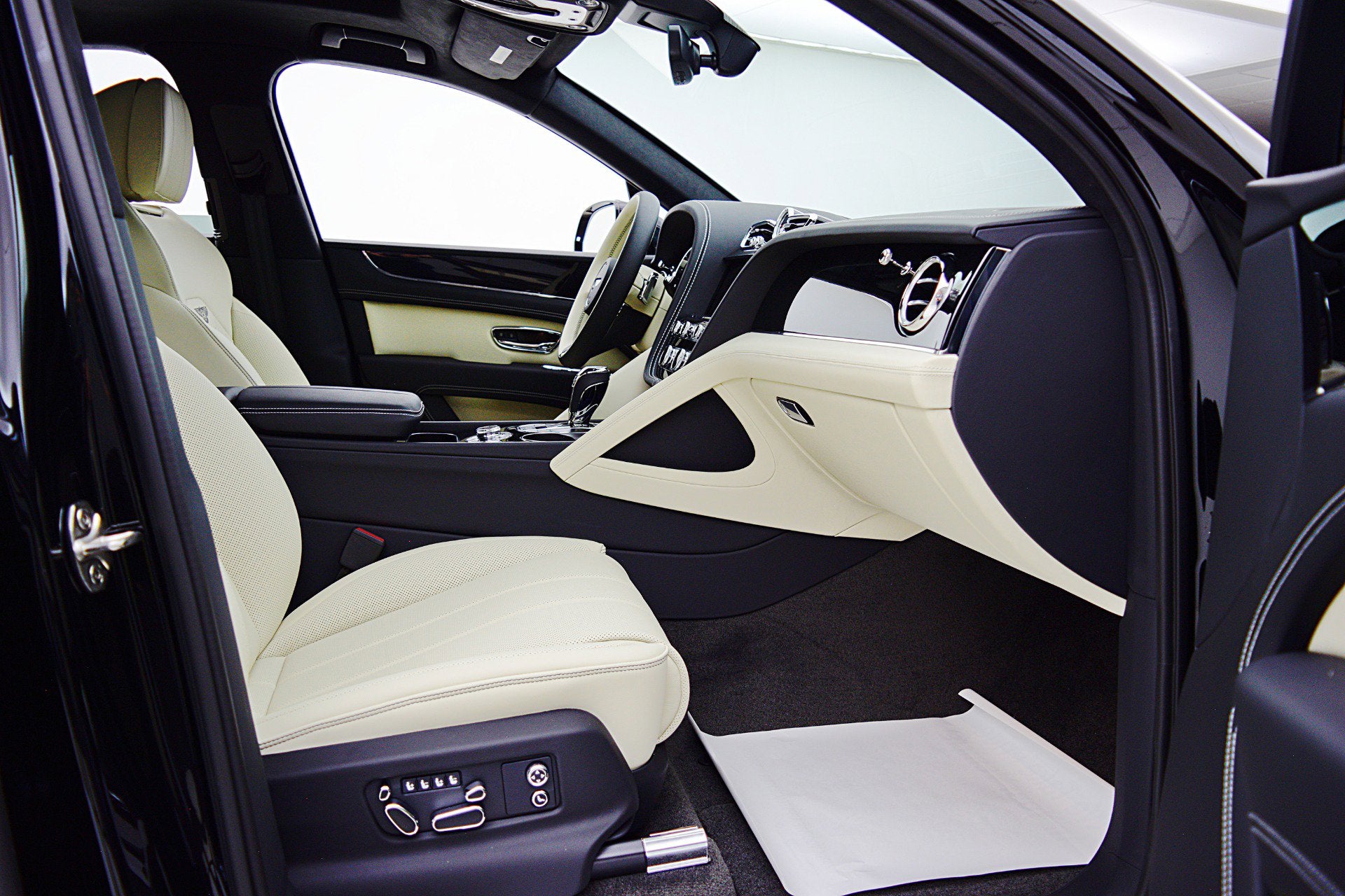 2025 Bentley Bentayga V8/LEASE OPTIONS AVAILABLE