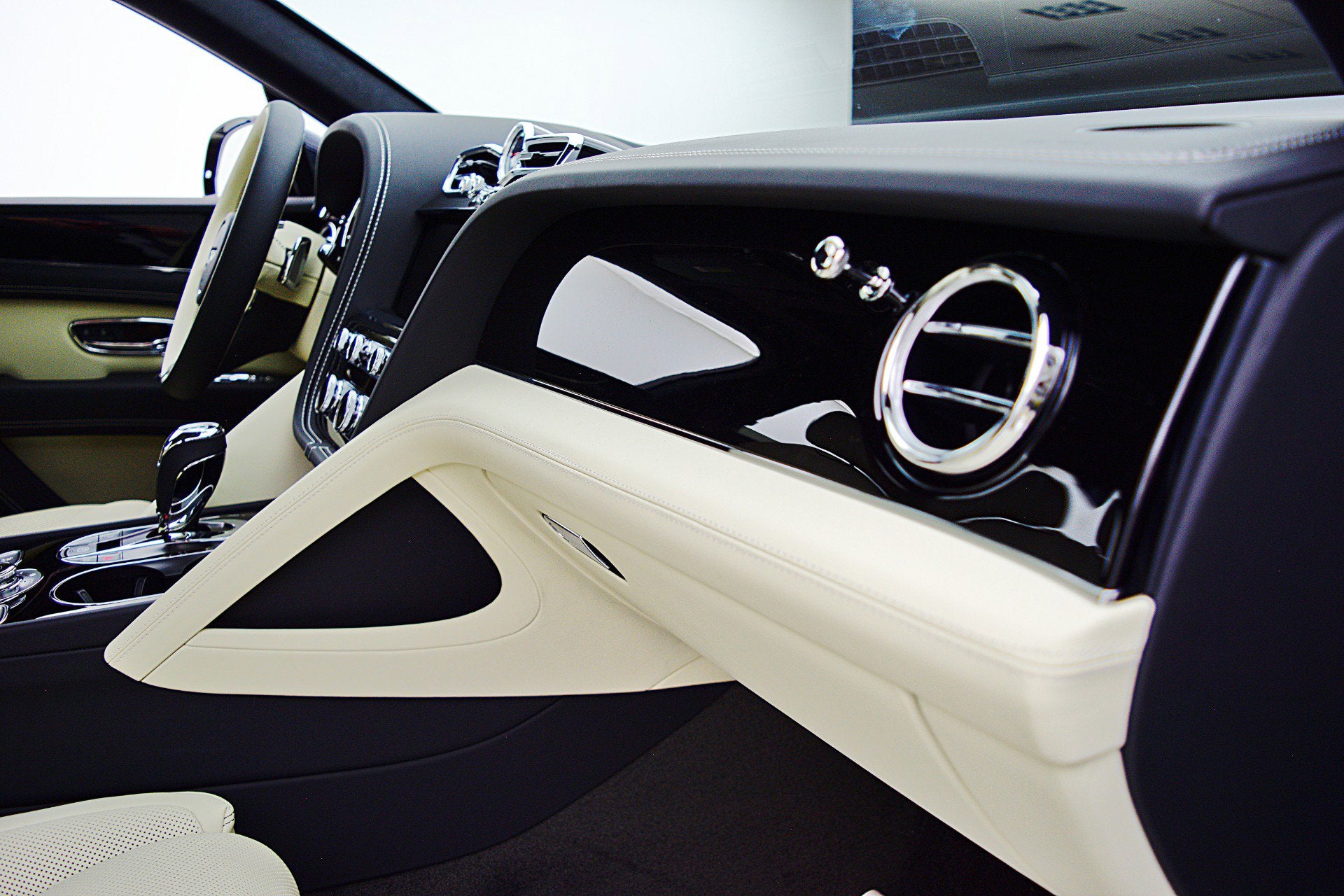 2025 Bentley Bentayga V8/LEASE OPTIONS AVAILABLE