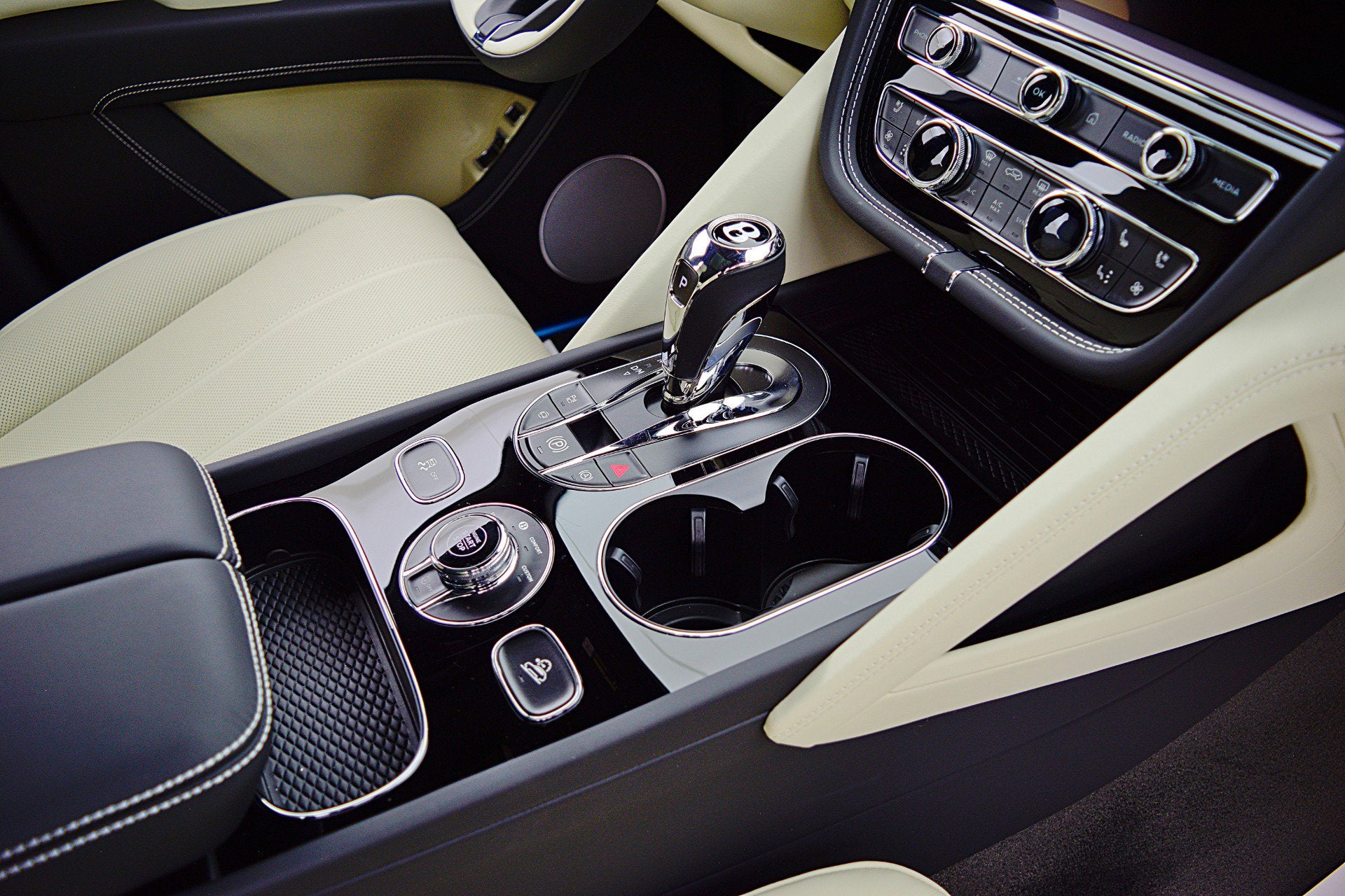 2025 Bentley Bentayga V8/LEASE OPTIONS AVAILABLE