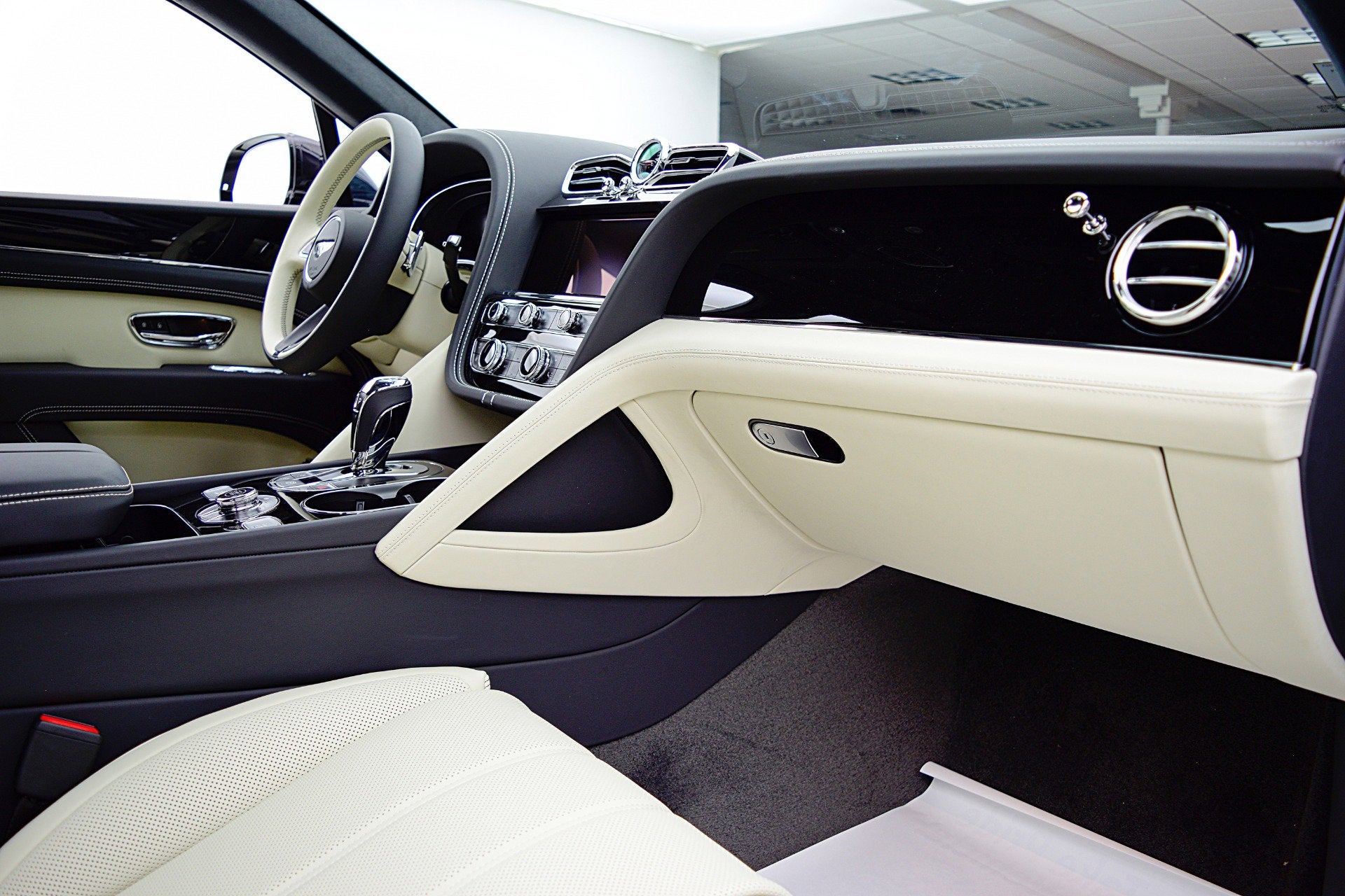 2025 Bentley Bentayga V8/LEASE OPTIONS AVAILABLE