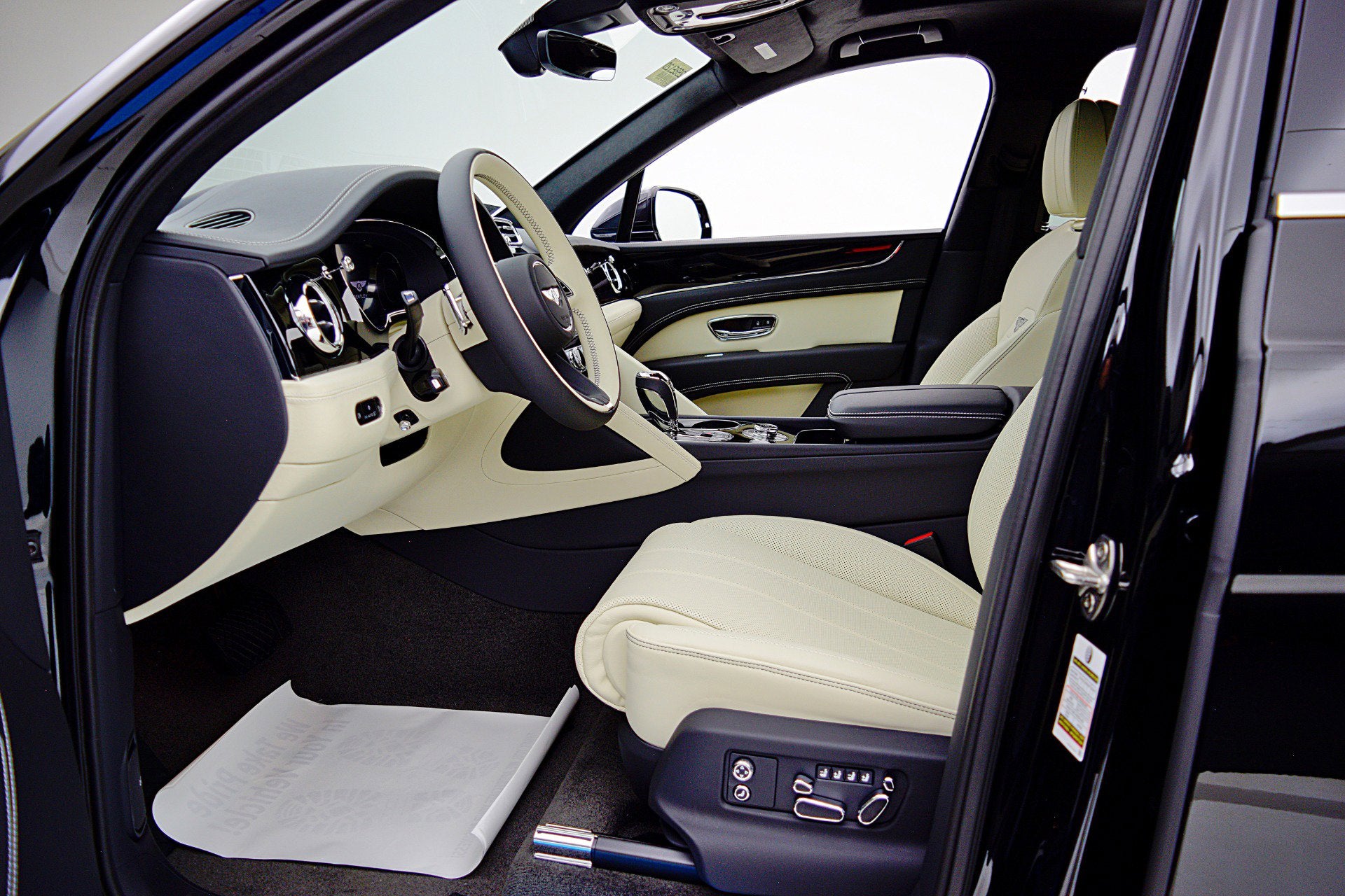 2025 Bentley Bentayga V8/LEASE OPTIONS AVAILABLE