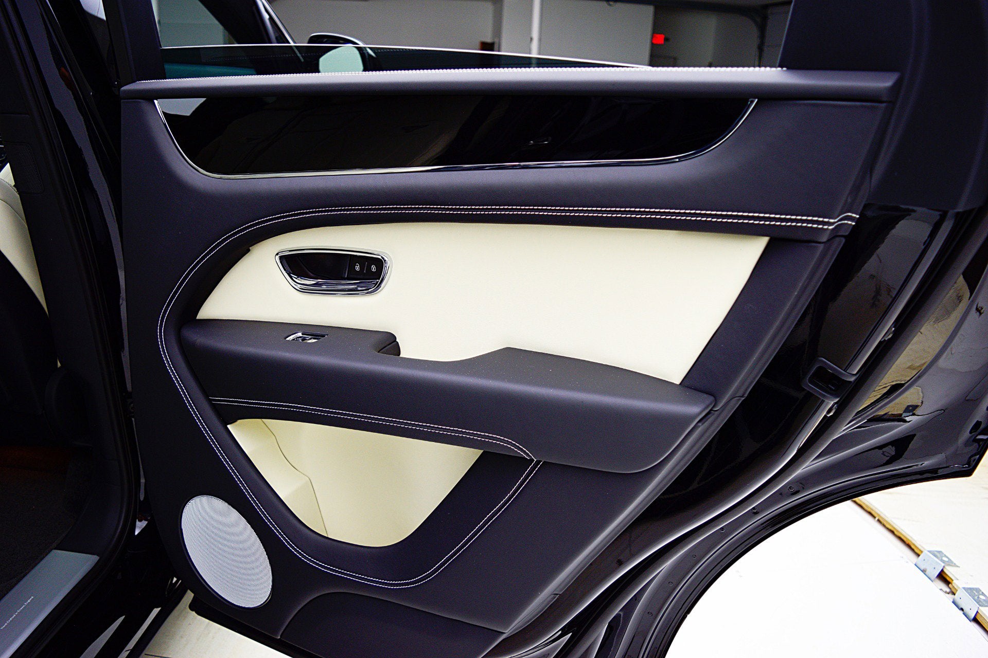 2025 Bentley Bentayga V8/LEASE OPTIONS AVAILABLE