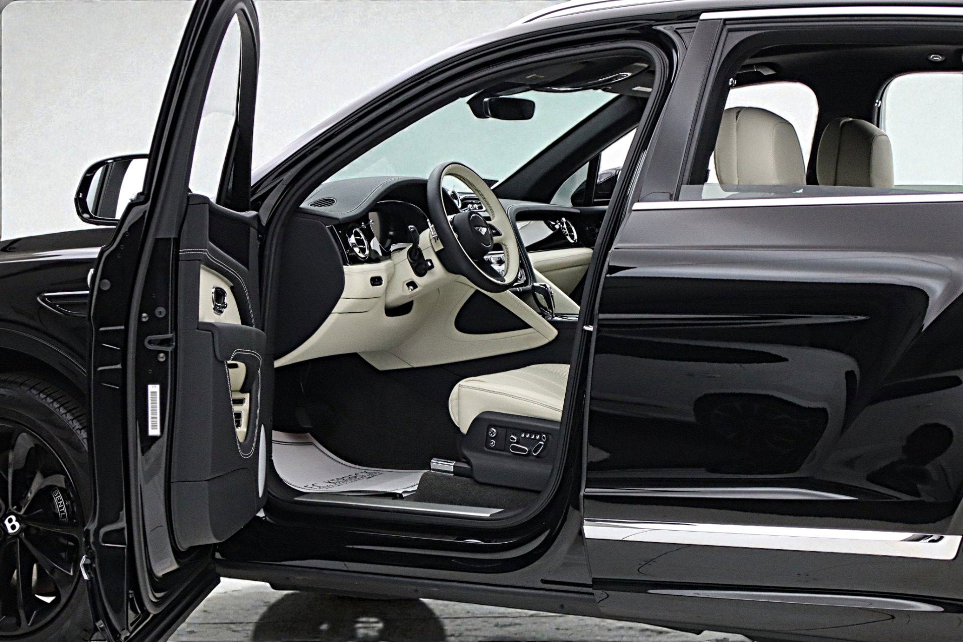 2025 Bentley Bentayga V8/LEASE OPTIONS AVAILABLE