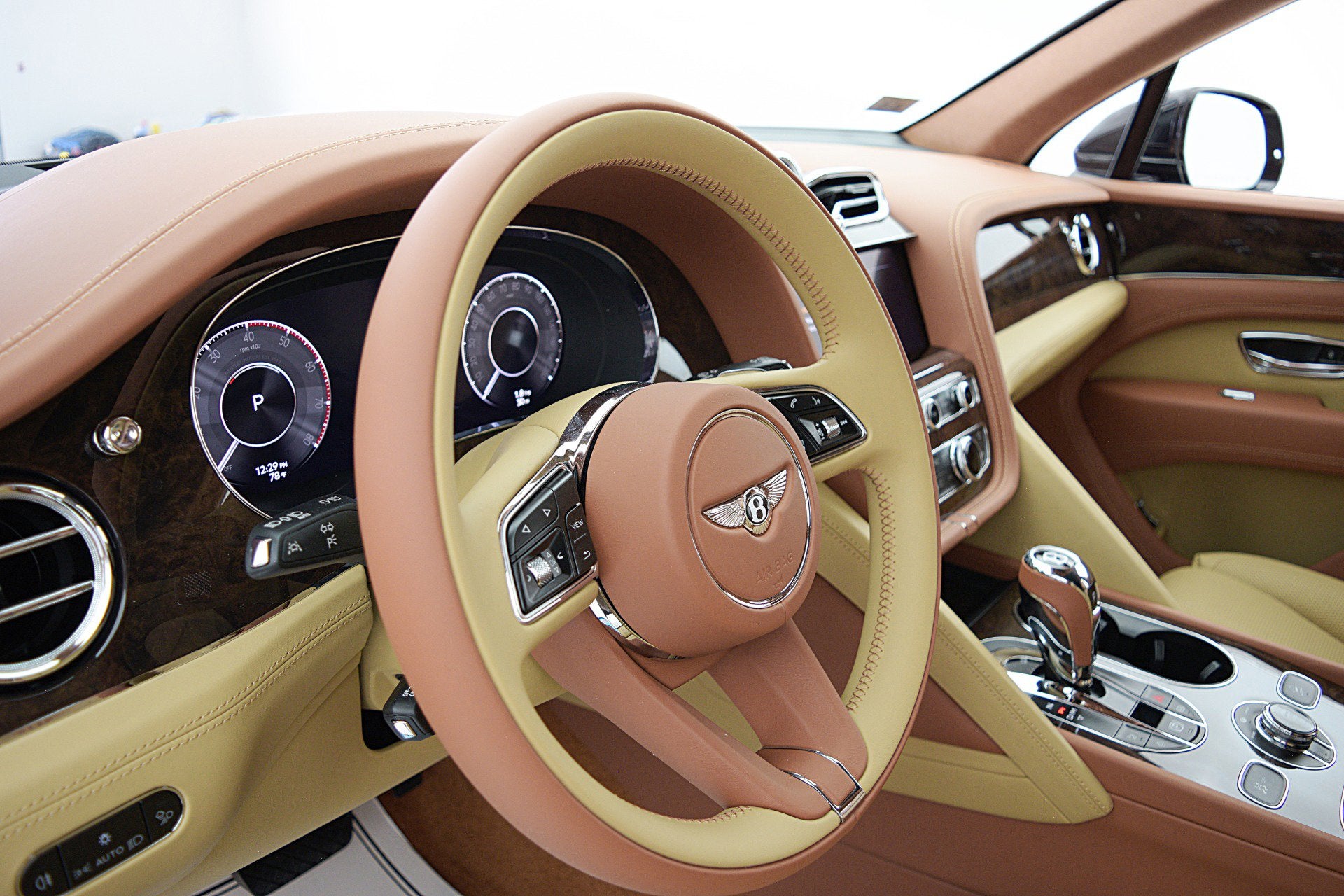 2024 Bentley Bentayga V8/LEASE OPTIONS AVAILABLE