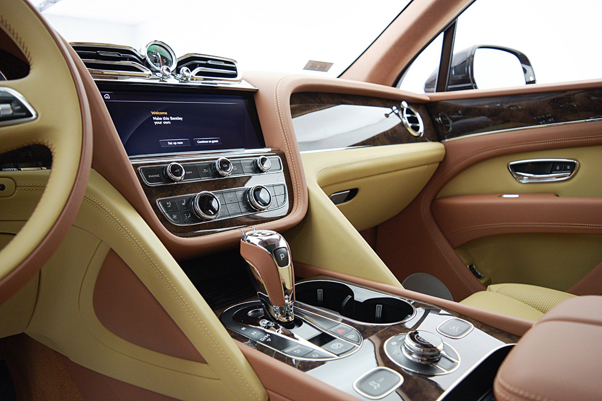 2024 Bentley Bentayga V8/LEASE OPTIONS AVAILABLE