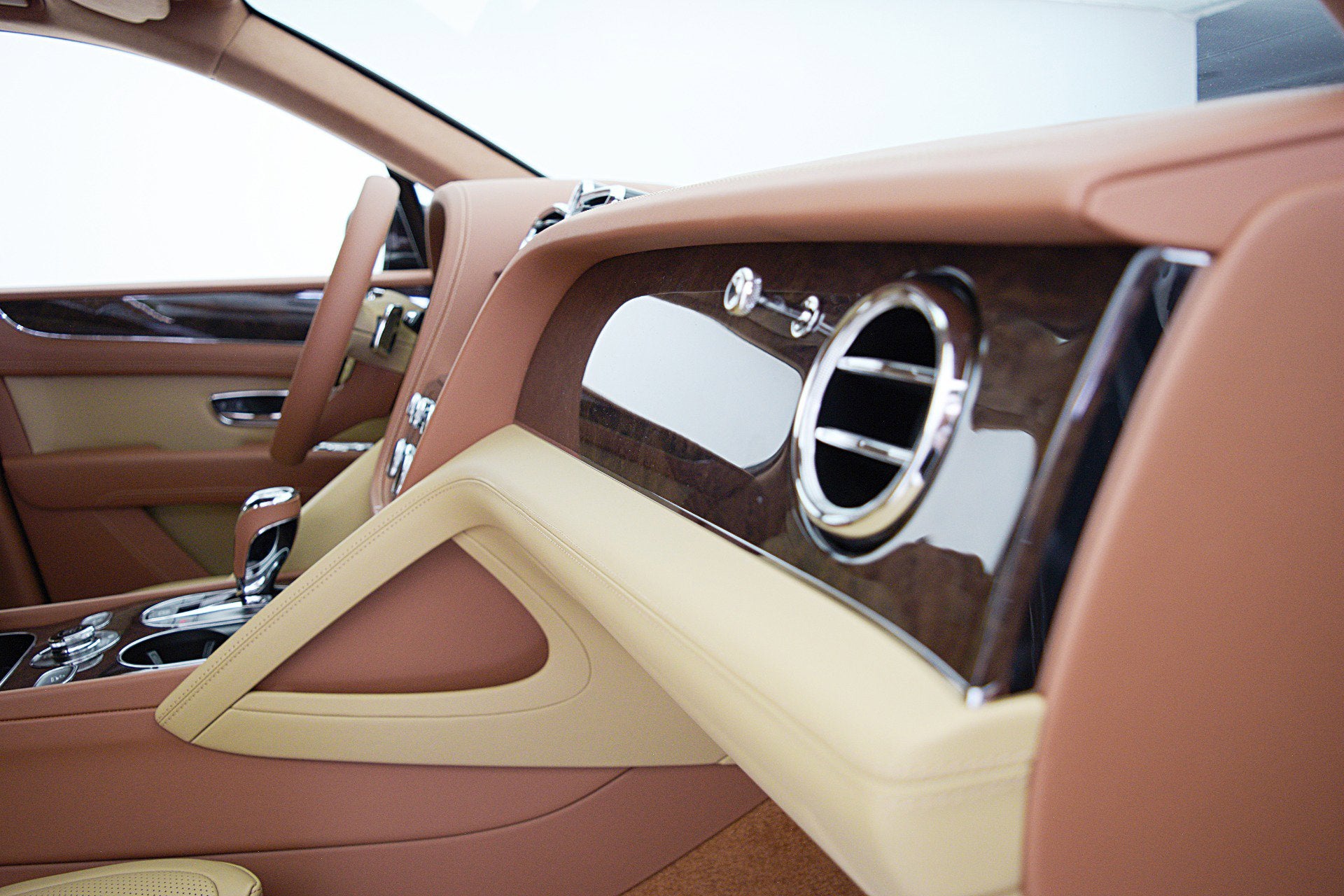 2024 Bentley Bentayga V8/LEASE OPTIONS AVAILABLE