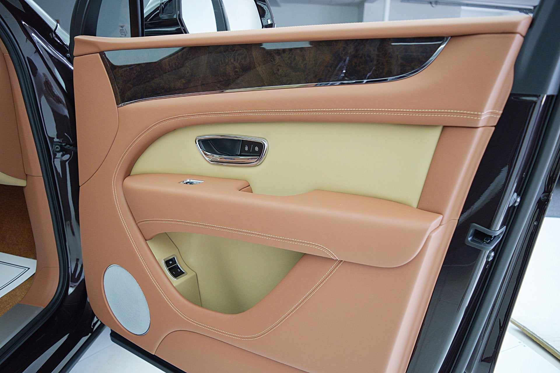 2024 Bentley Bentayga V8/LEASE OPTIONS AVAILABLE