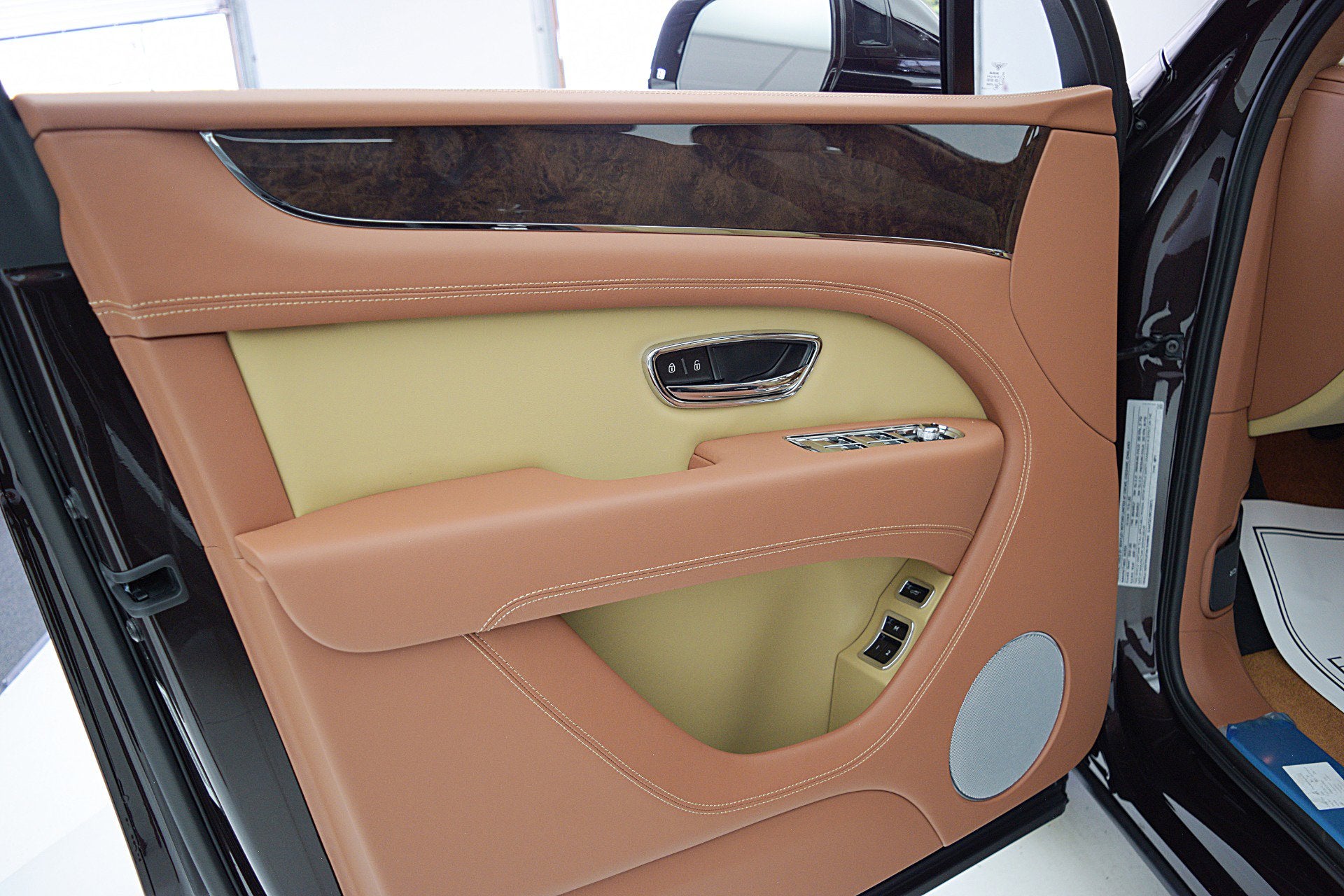 2024 Bentley Bentayga V8/LEASE OPTIONS AVAILABLE