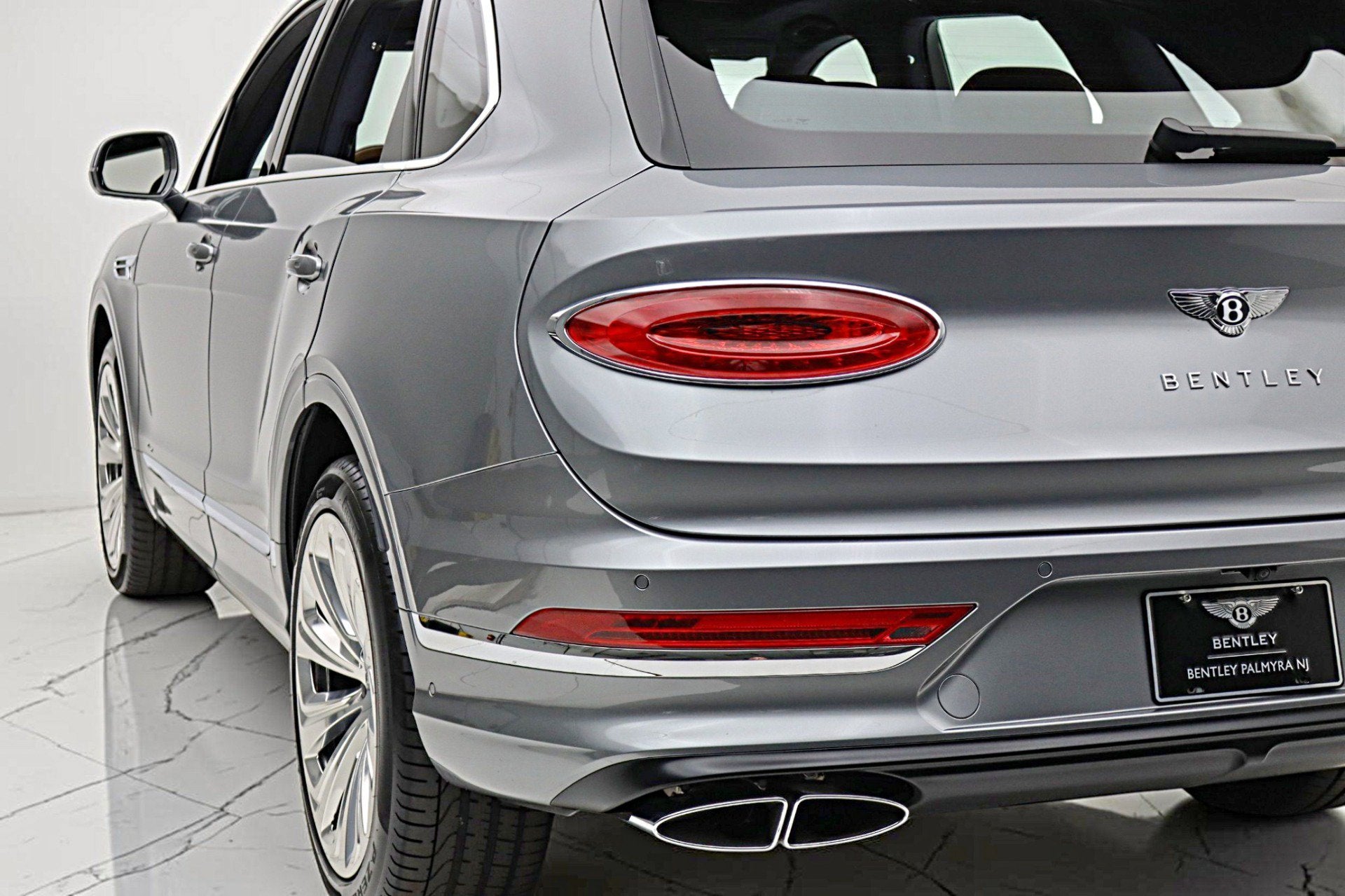 2025 Bentley Bentayga Azure V8/LEASE OPTIONS AVAILABLE