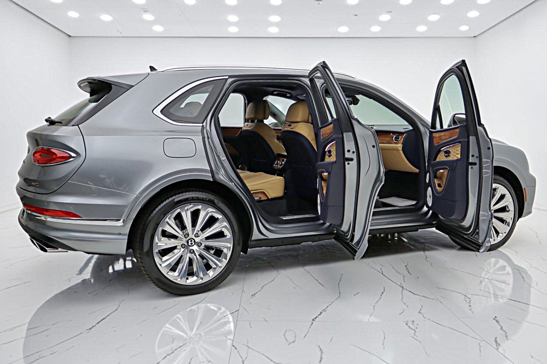 2025 Bentley Bentayga Azure V8/LEASE OPTIONS AVAILABLE