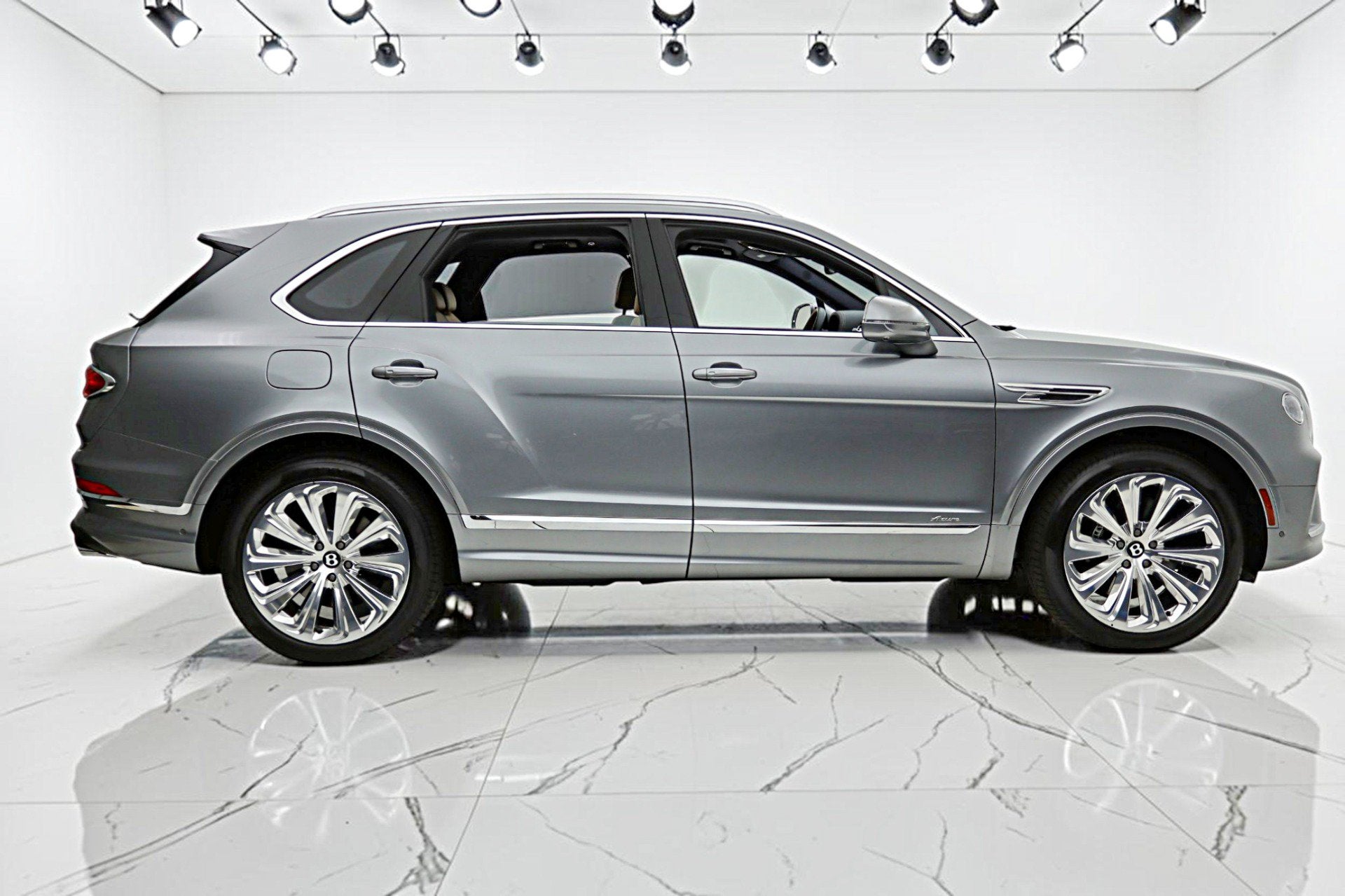 2025 Bentley Bentayga Azure V8/LEASE OPTIONS AVAILABLE