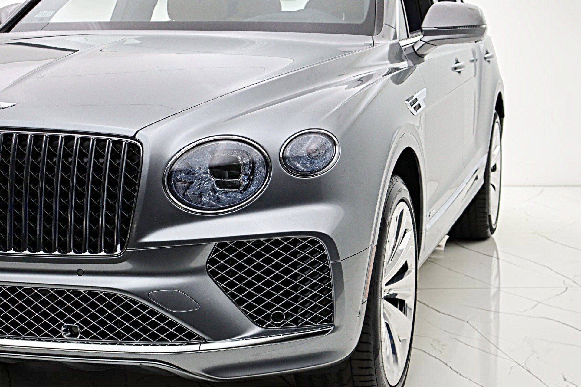 2025 Bentley Bentayga Azure V8/LEASE OPTIONS AVAILABLE