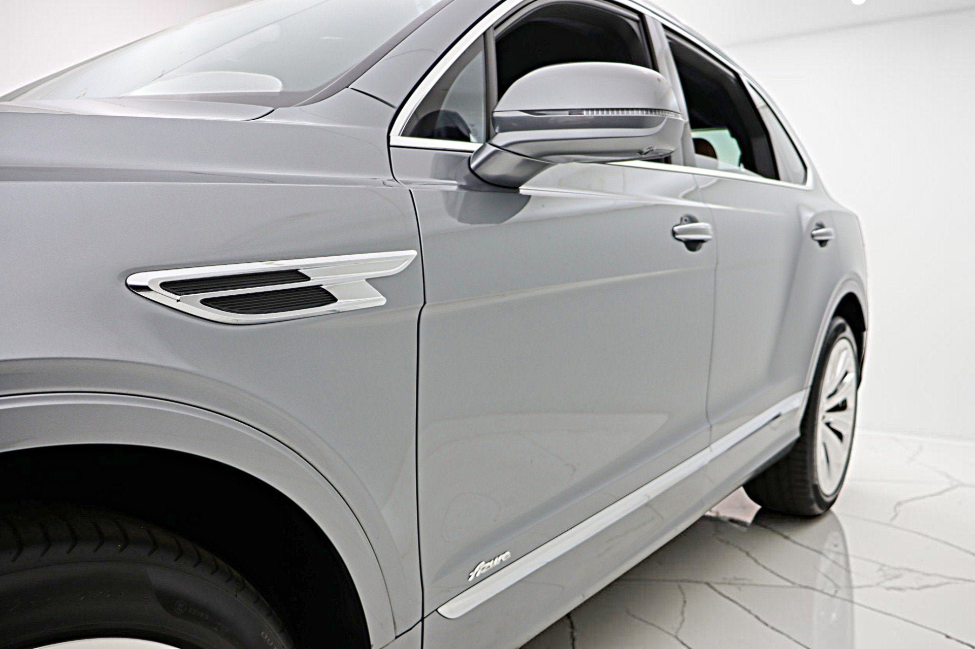 2025 Bentley Bentayga Azure V8/LEASE OPTIONS AVAILABLE