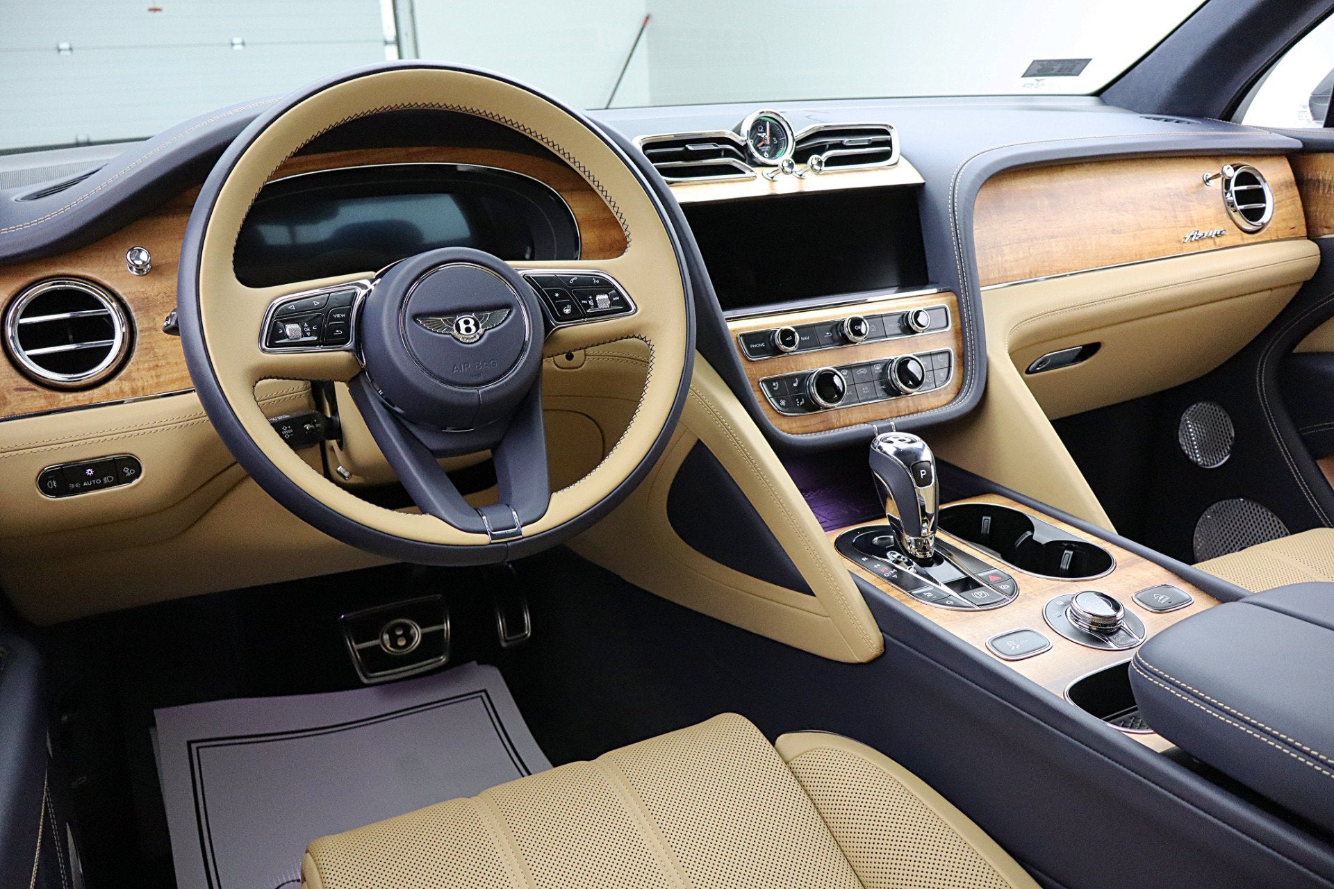 2025 Bentley Bentayga Azure V8/LEASE OPTIONS AVAILABLE