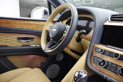 2025 Bentley Bentayga Azure V8/LEASE OPTIONS AVAILABLE