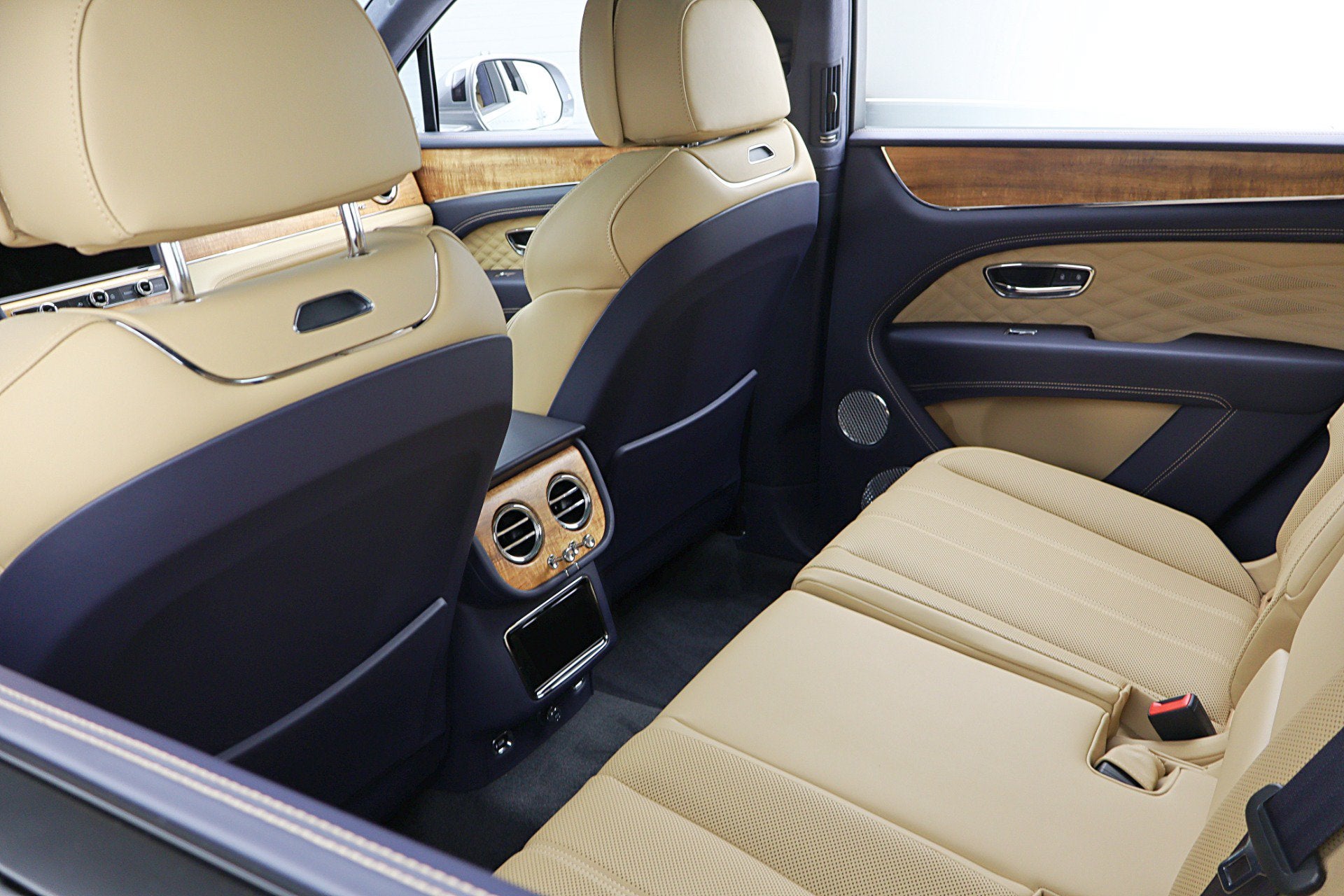 2025 Bentley Bentayga Azure V8/LEASE OPTIONS AVAILABLE