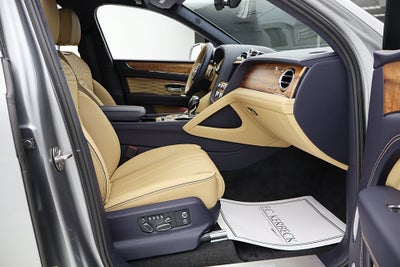 2025 Bentley Bentayga Azure V8/LEASE OPTIONS AVAILABLE