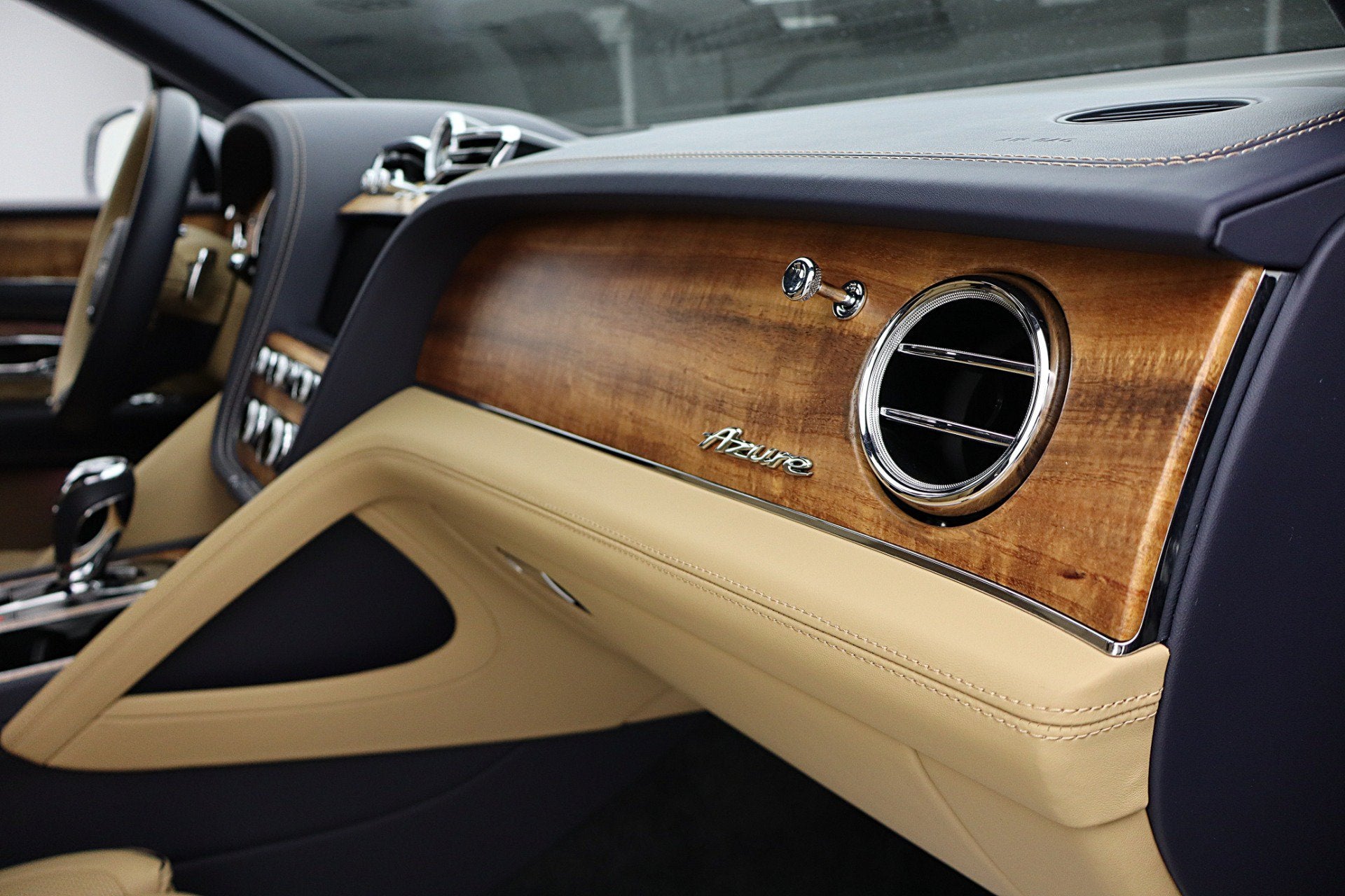 2025 Bentley Bentayga Azure V8/LEASE OPTIONS AVAILABLE
