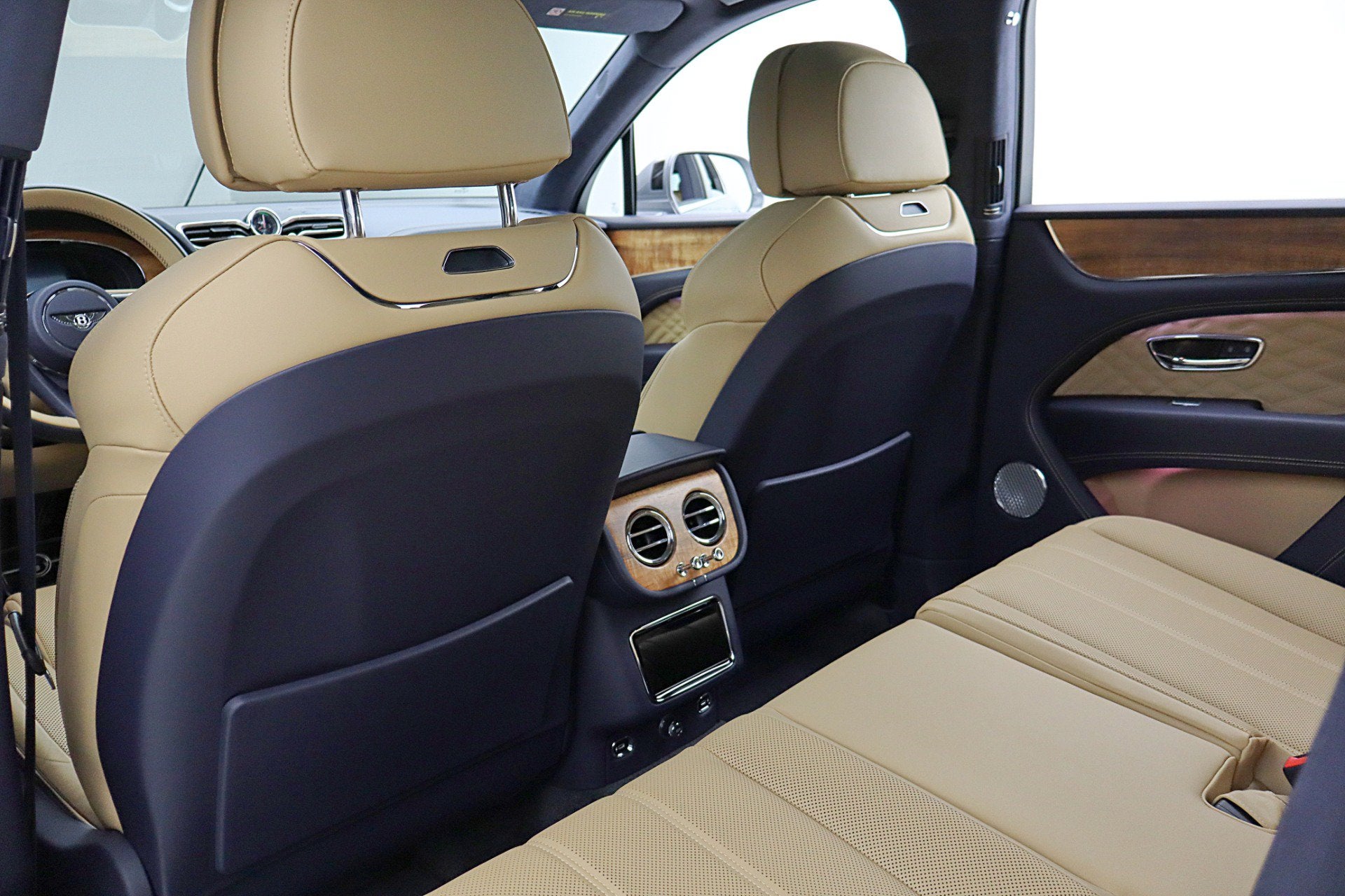 2025 Bentley Bentayga Azure V8/LEASE OPTIONS AVAILABLE