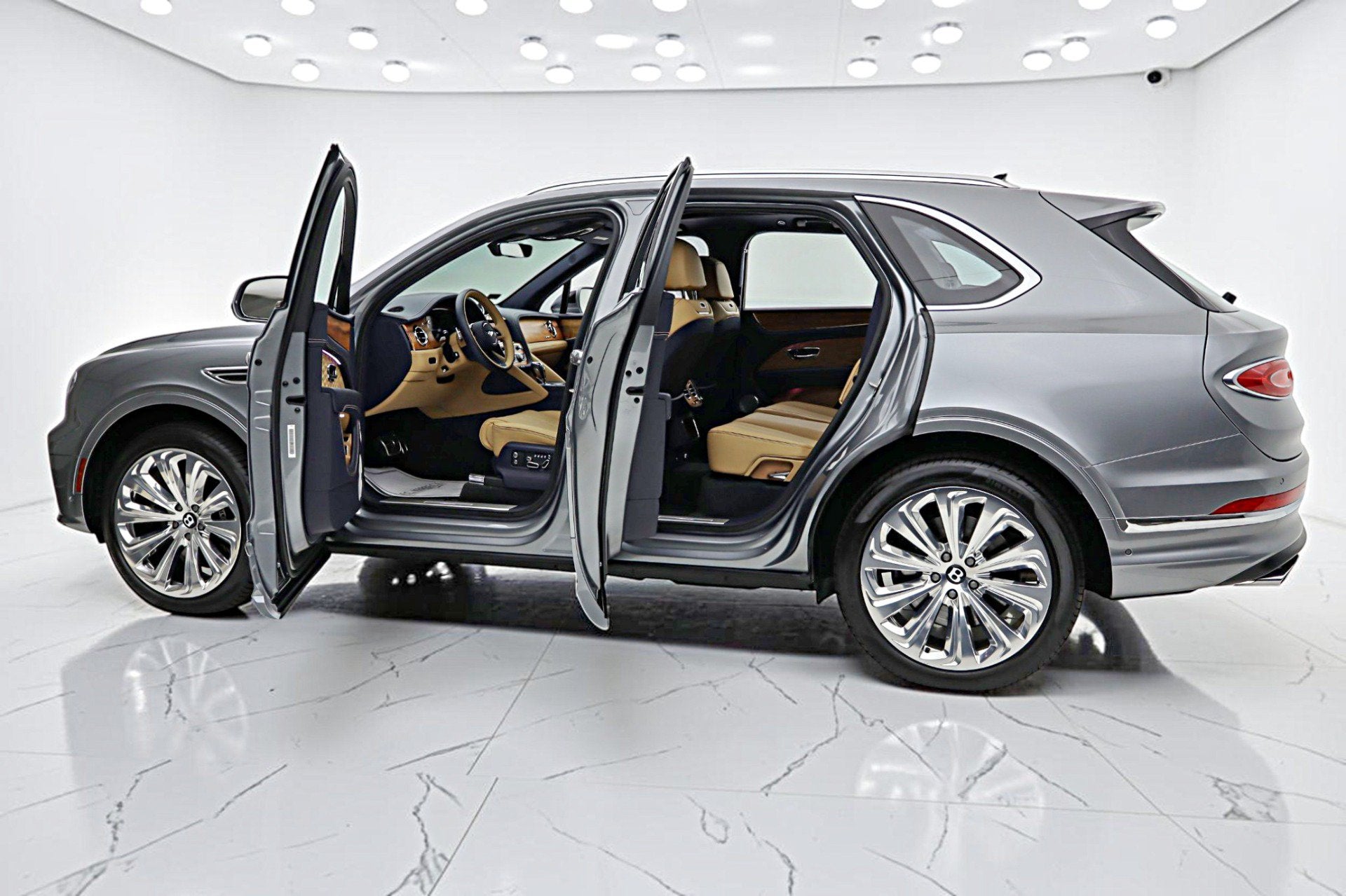 2025 Bentley Bentayga Azure V8/LEASE OPTIONS AVAILABLE