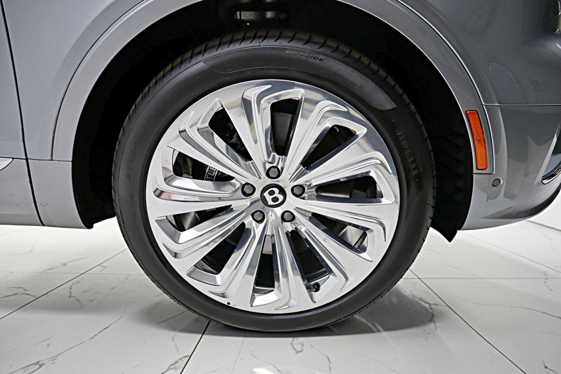 2025 Bentley Bentayga Azure V8/LEASE OPTIONS AVAILABLE