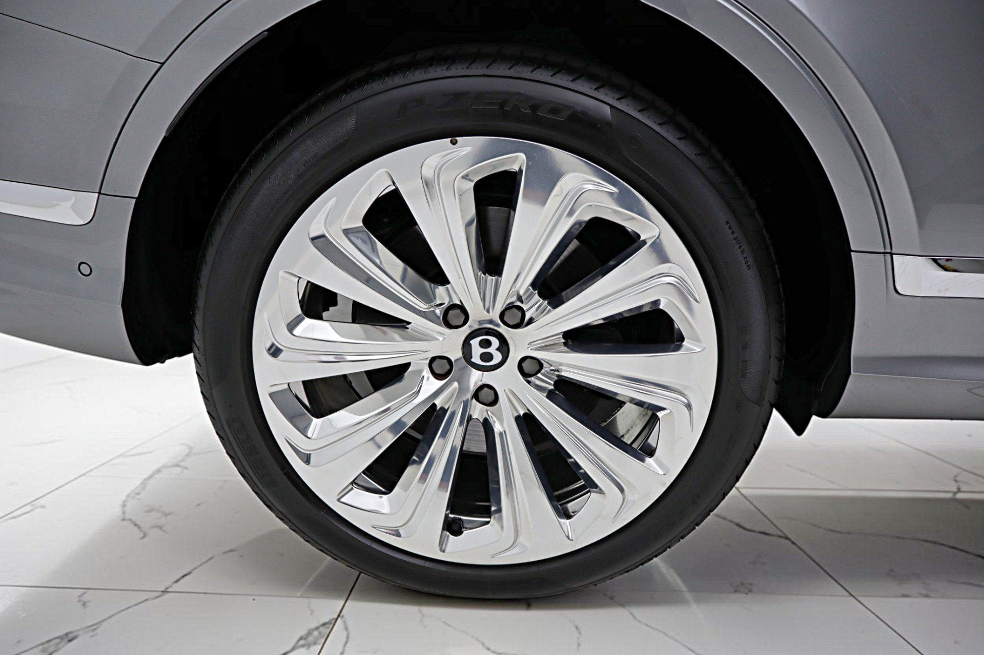 2025 Bentley Bentayga Azure V8/LEASE OPTIONS AVAILABLE