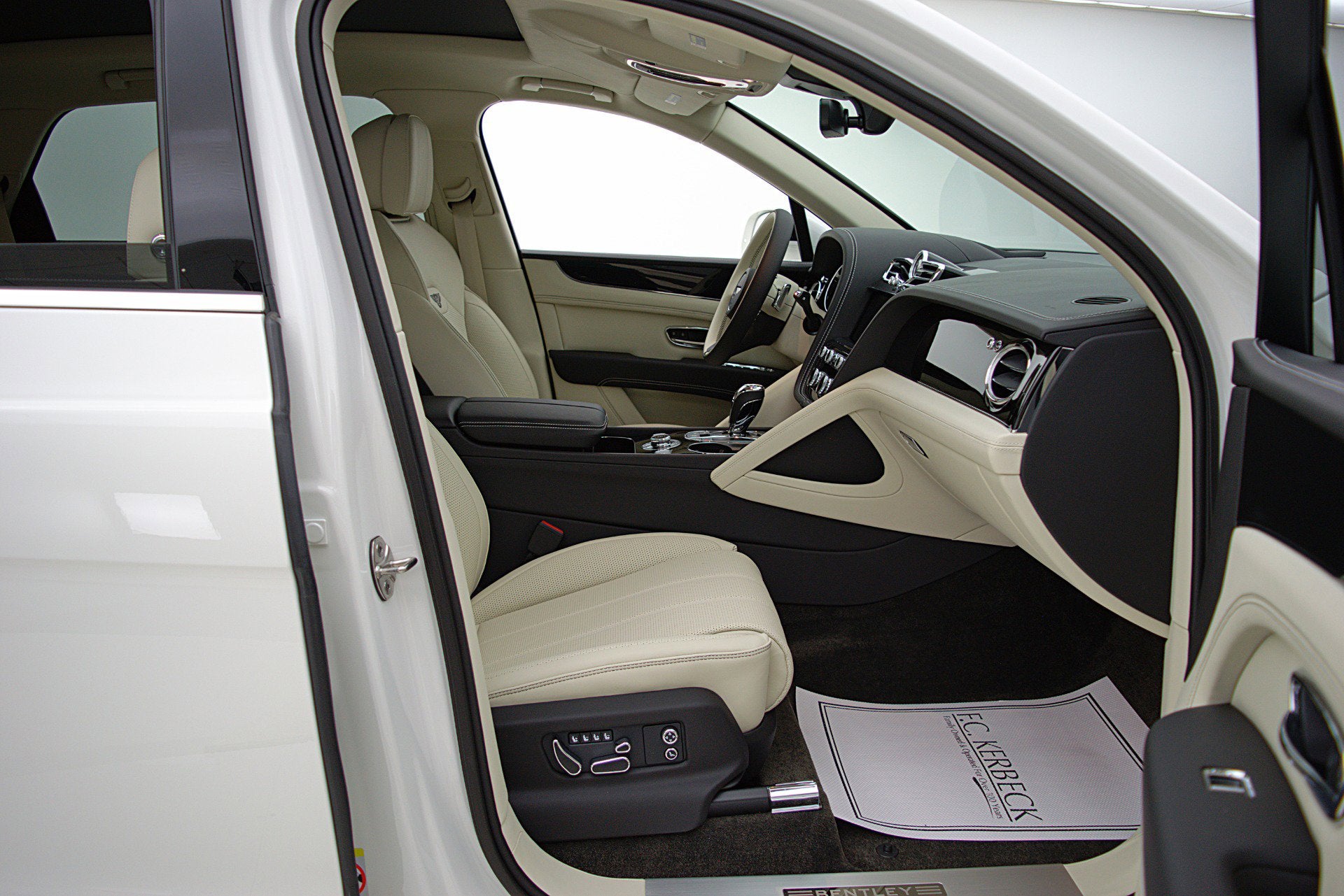 2023 Bentley Bentayga EWB V8/LEASE OPTIONS AVAILABLE