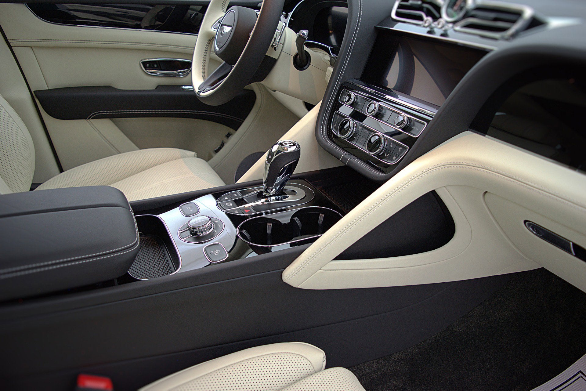 2023 Bentley Bentayga EWB V8/LEASE OPTIONS AVAILABLE