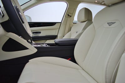 2023 Bentley Bentayga EWB V8/LEASE OPTIONS AVAILABLE