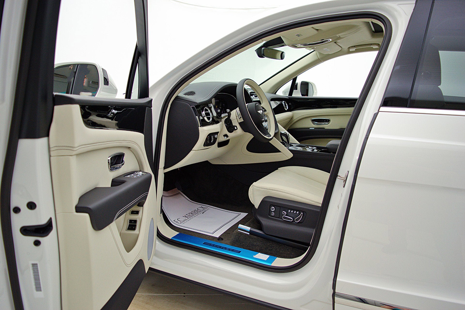 2023 Bentley Bentayga EWB V8/LEASE OPTIONS AVAILABLE