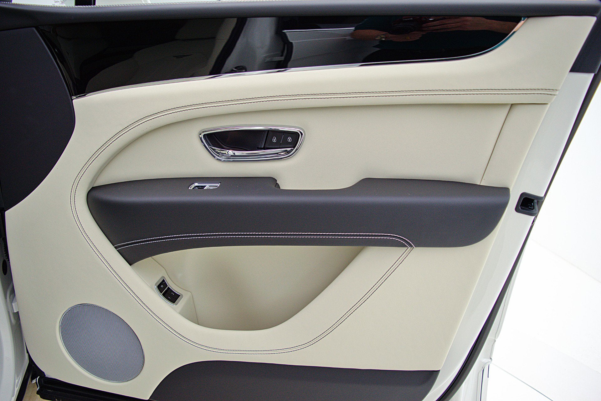 2023 Bentley Bentayga EWB V8/LEASE OPTIONS AVAILABLE