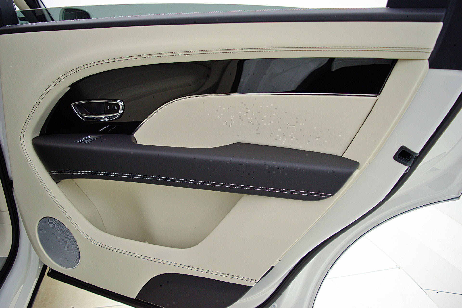 2023 Bentley Bentayga EWB V8/LEASE OPTIONS AVAILABLE