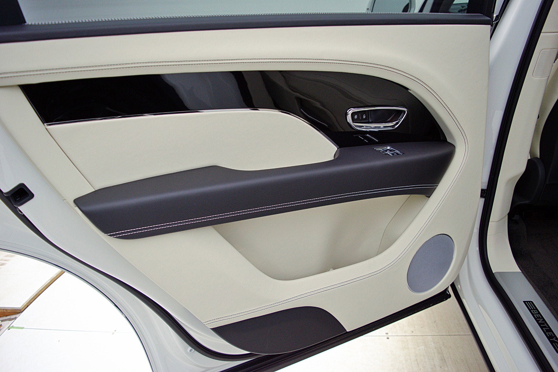 2023 Bentley Bentayga EWB V8/LEASE OPTIONS AVAILABLE