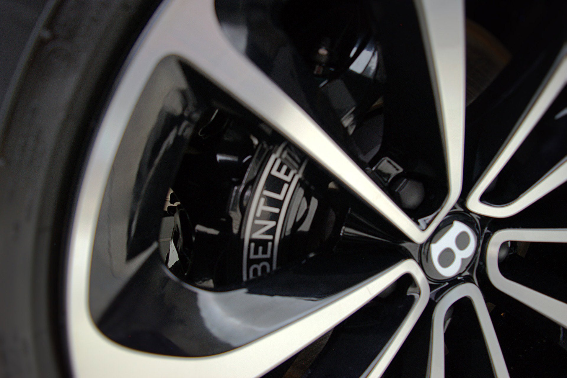 2023 Bentley Bentayga EWB V8/LEASE OPTIONS AVAILABLE