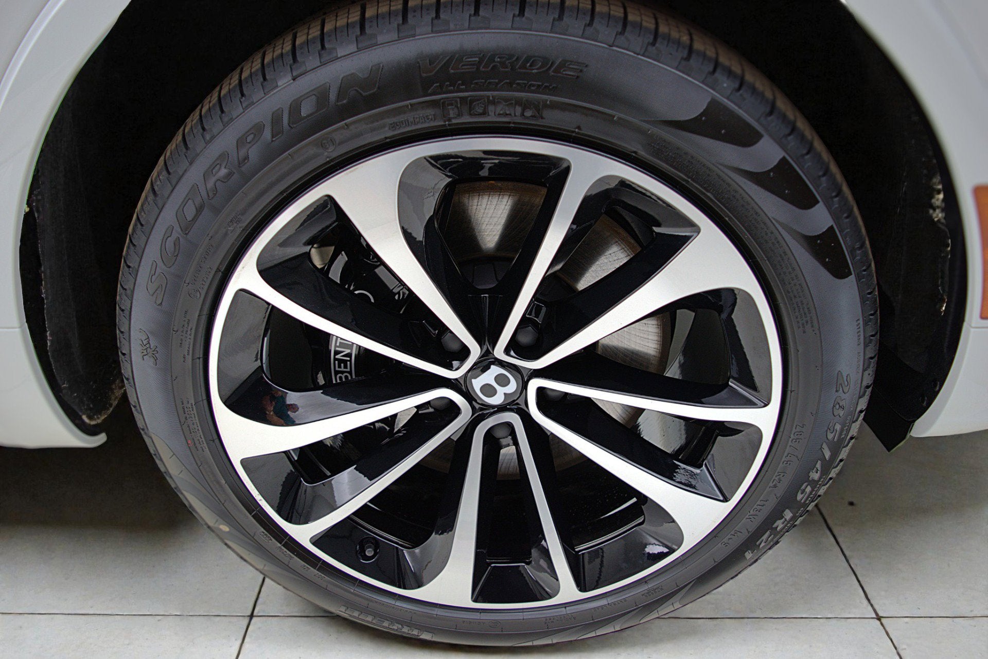 2023 Bentley Bentayga EWB V8/LEASE OPTIONS AVAILABLE