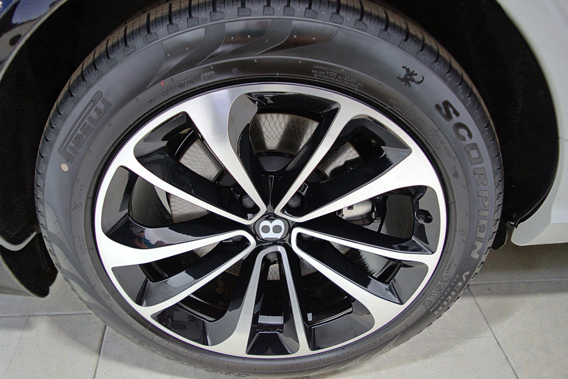 2023 Bentley Bentayga EWB V8/LEASE OPTIONS AVAILABLE