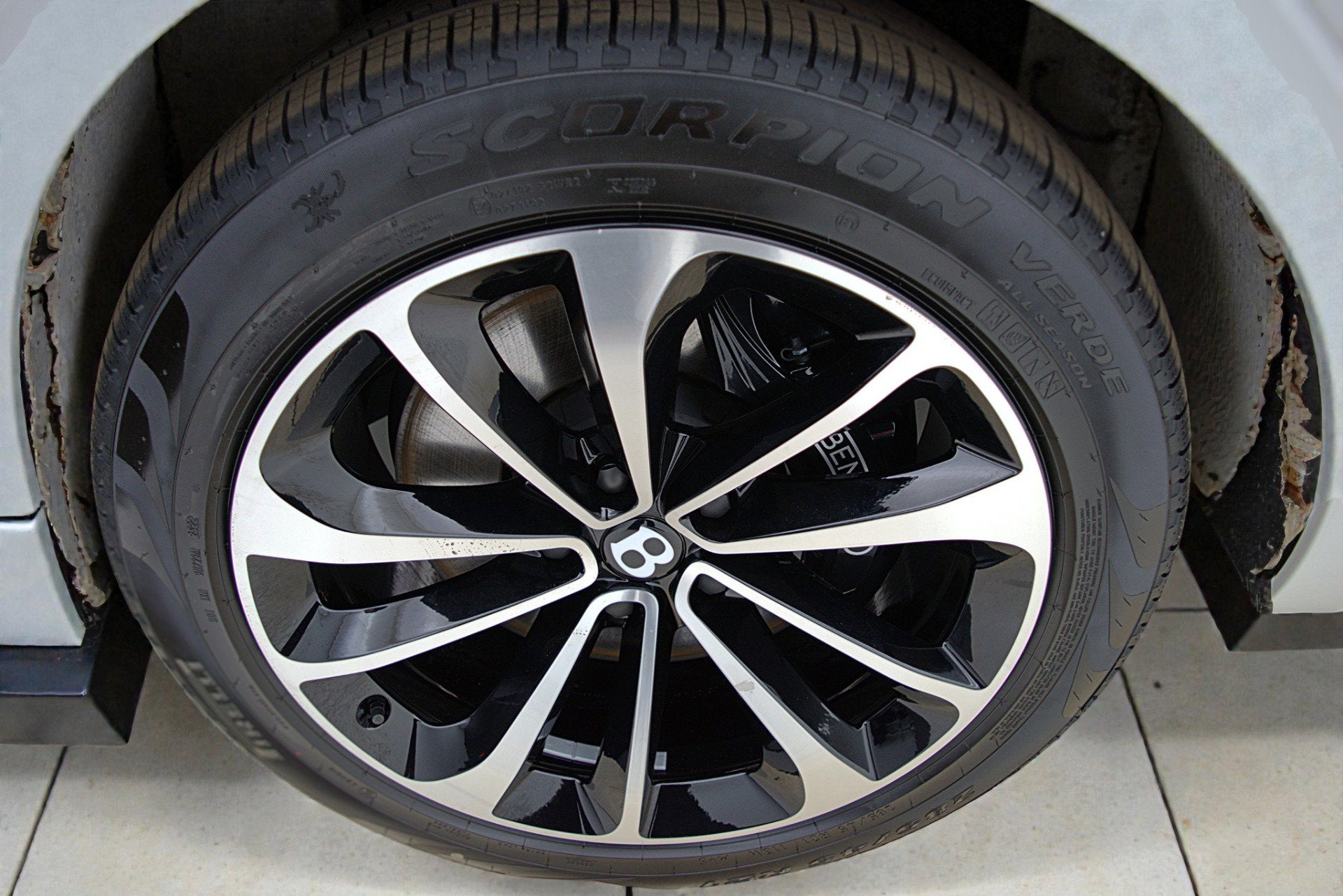 2023 Bentley Bentayga EWB V8/LEASE OPTIONS AVAILABLE