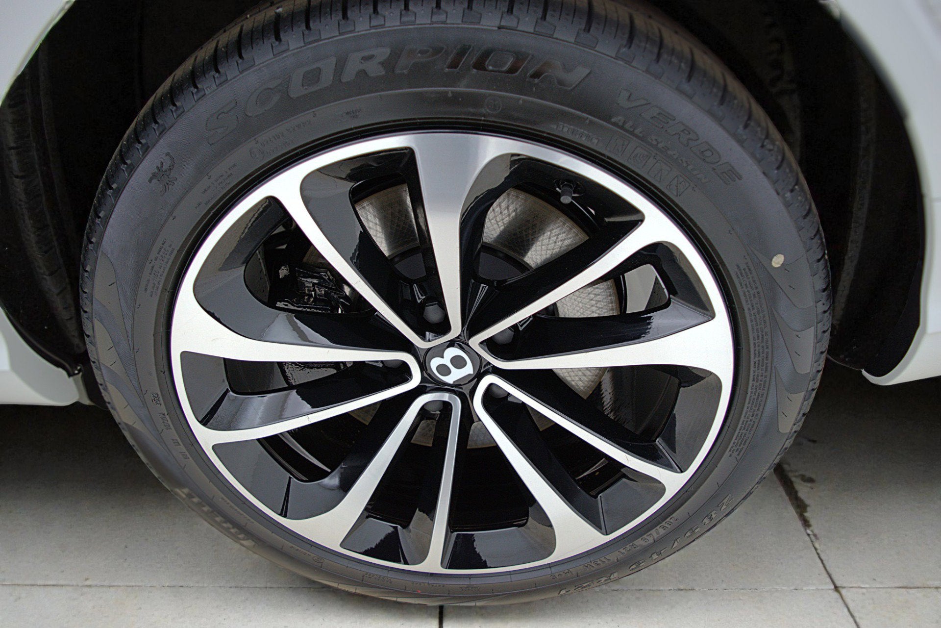 2023 Bentley Bentayga EWB V8/LEASE OPTIONS AVAILABLE