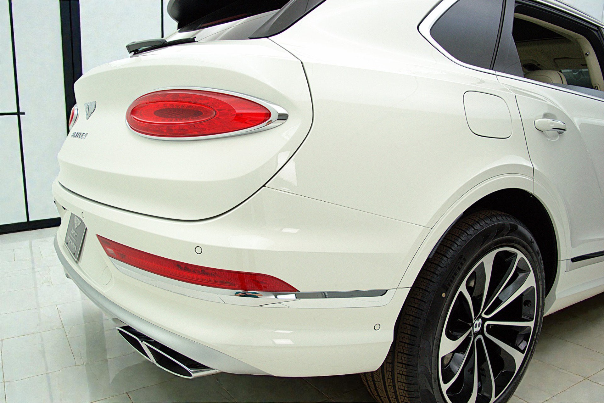 2023 Bentley Bentayga EWB V8/LEASE OPTIONS AVAILABLE