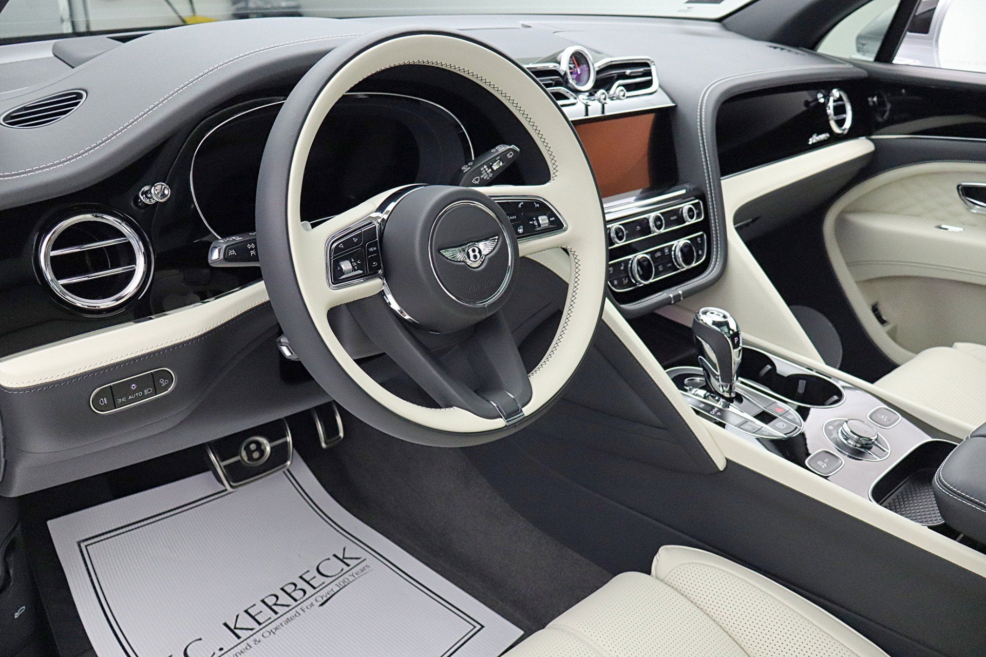 2024 Bentley Bentayga EWB Azure V8/LEASE OPTIONS AVAILABLE