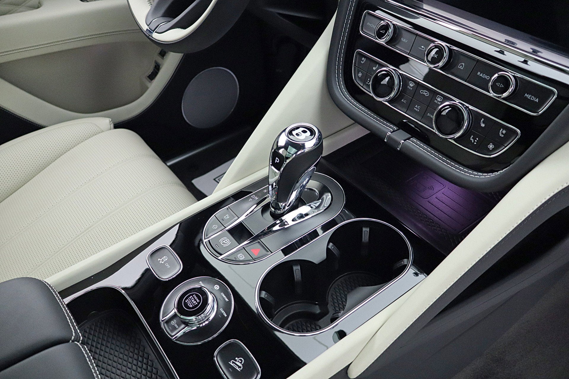 2024 Bentley Bentayga EWB Azure V8/LEASE OPTIONS AVAILABLE