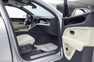 2024 Bentley Bentayga EWB Azure V8/LEASE OPTIONS AVAILABLE