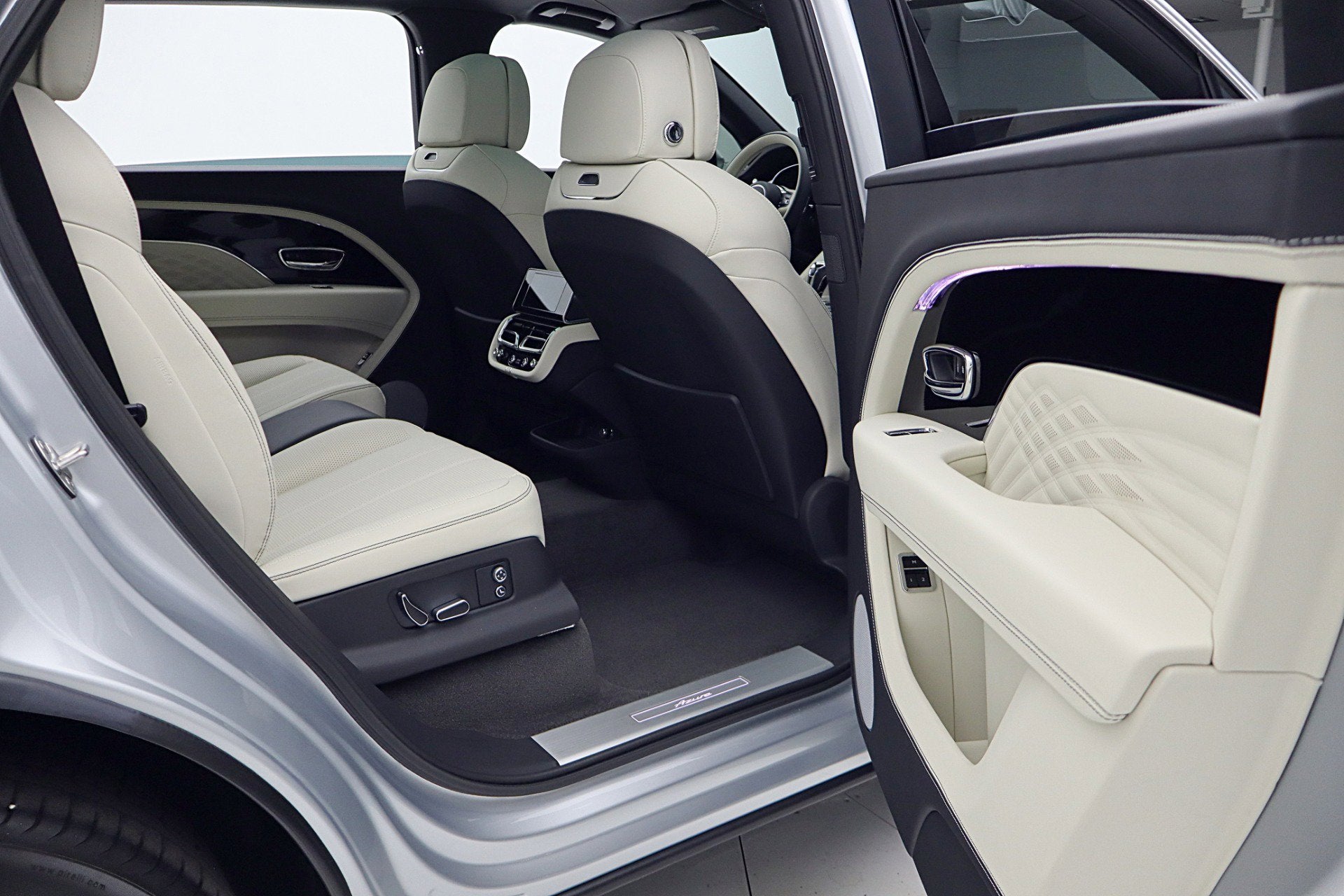 2024 Bentley Bentayga EWB Azure V8/LEASE OPTIONS AVAILABLE