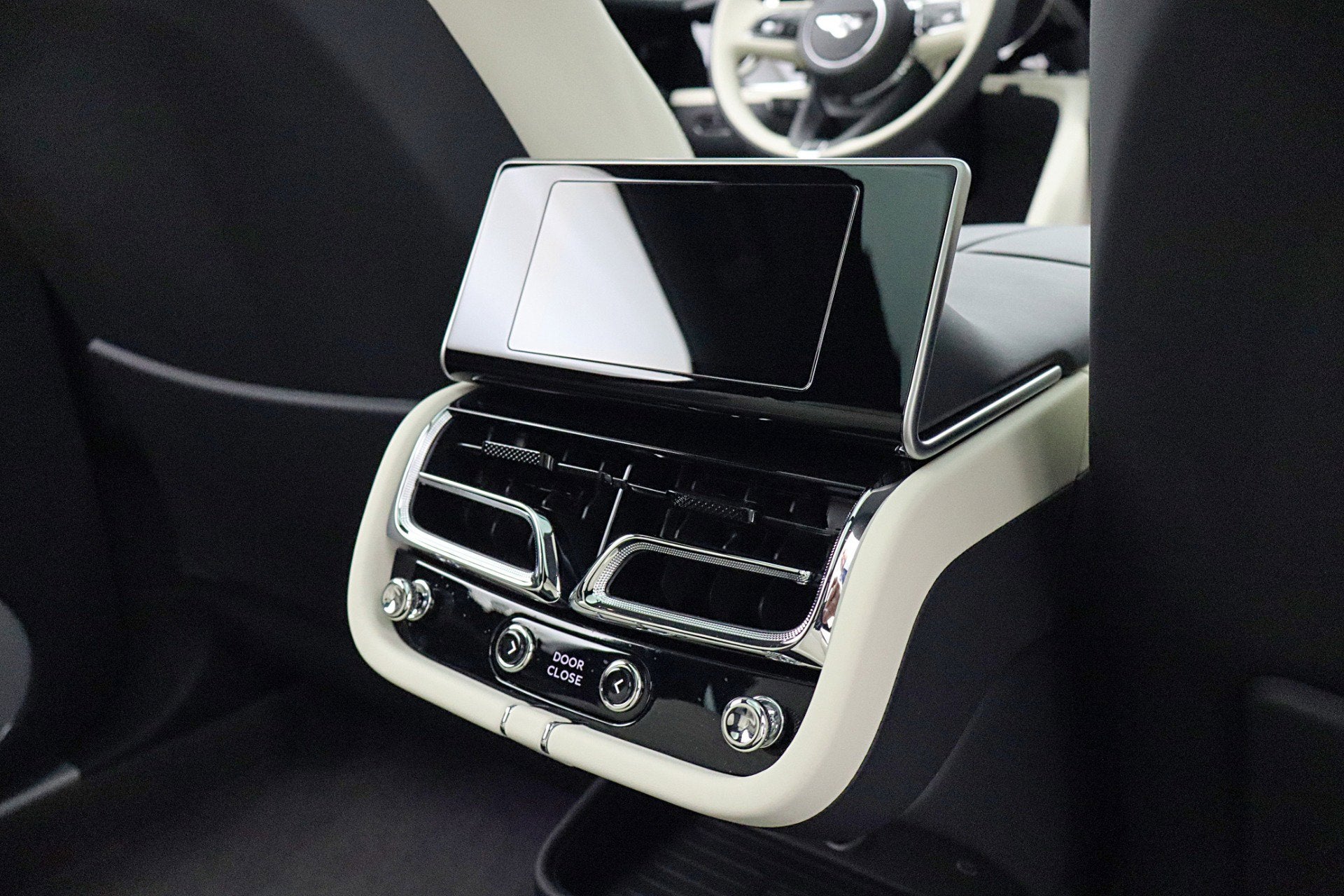 2024 Bentley Bentayga EWB Azure V8/LEASE OPTIONS AVAILABLE