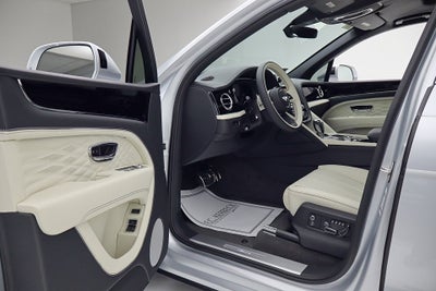 2024 Bentley Bentayga EWB Azure V8/LEASE OPTIONS AVAILABLE