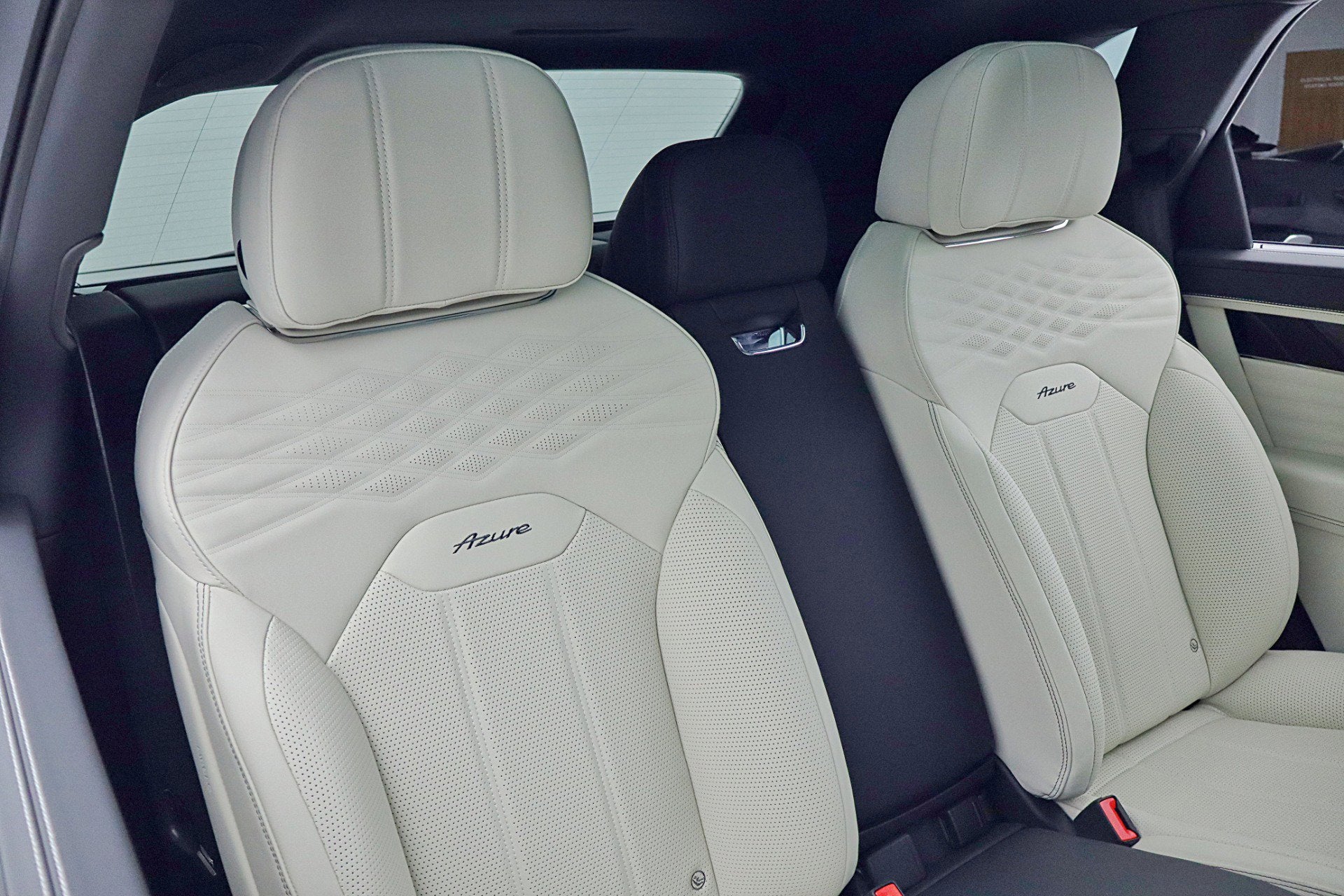 2024 Bentley Bentayga EWB Azure V8/LEASE OPTIONS AVAILABLE