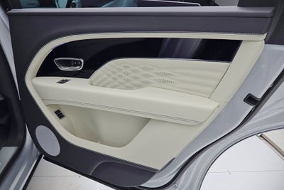 2024 Bentley Bentayga EWB Azure V8/LEASE OPTIONS AVAILABLE