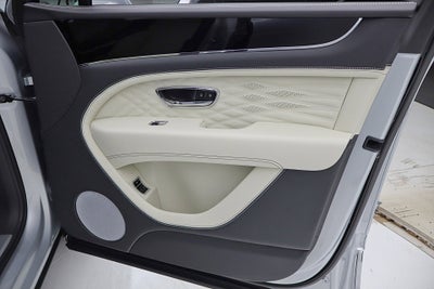 2024 Bentley Bentayga EWB Azure V8/LEASE OPTIONS AVAILABLE