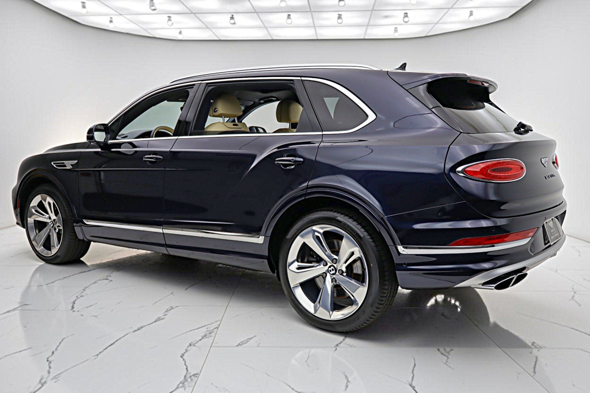 2023 Bentley Bentayga EWB V8