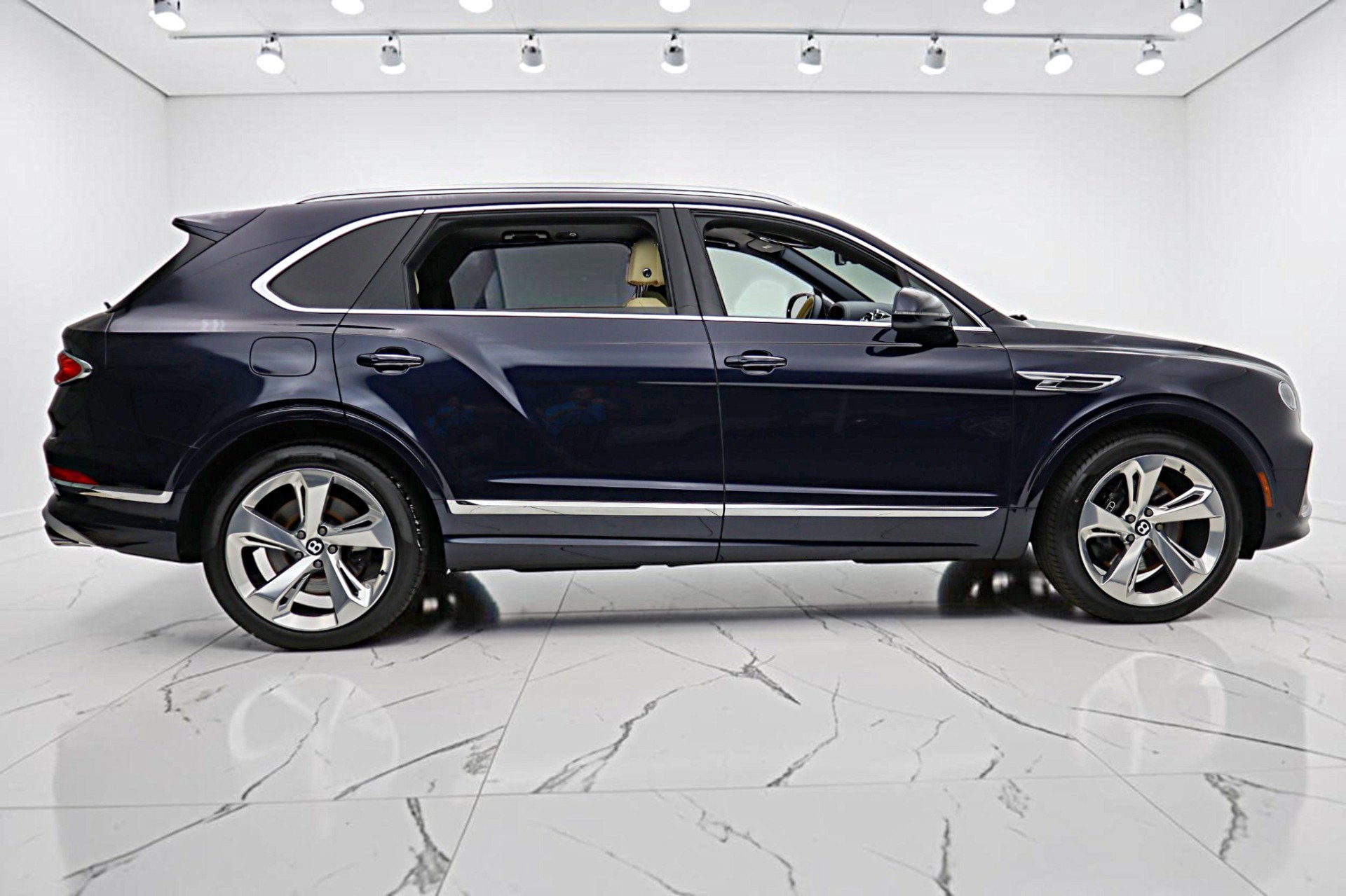 2023 Bentley Bentayga EWB V8